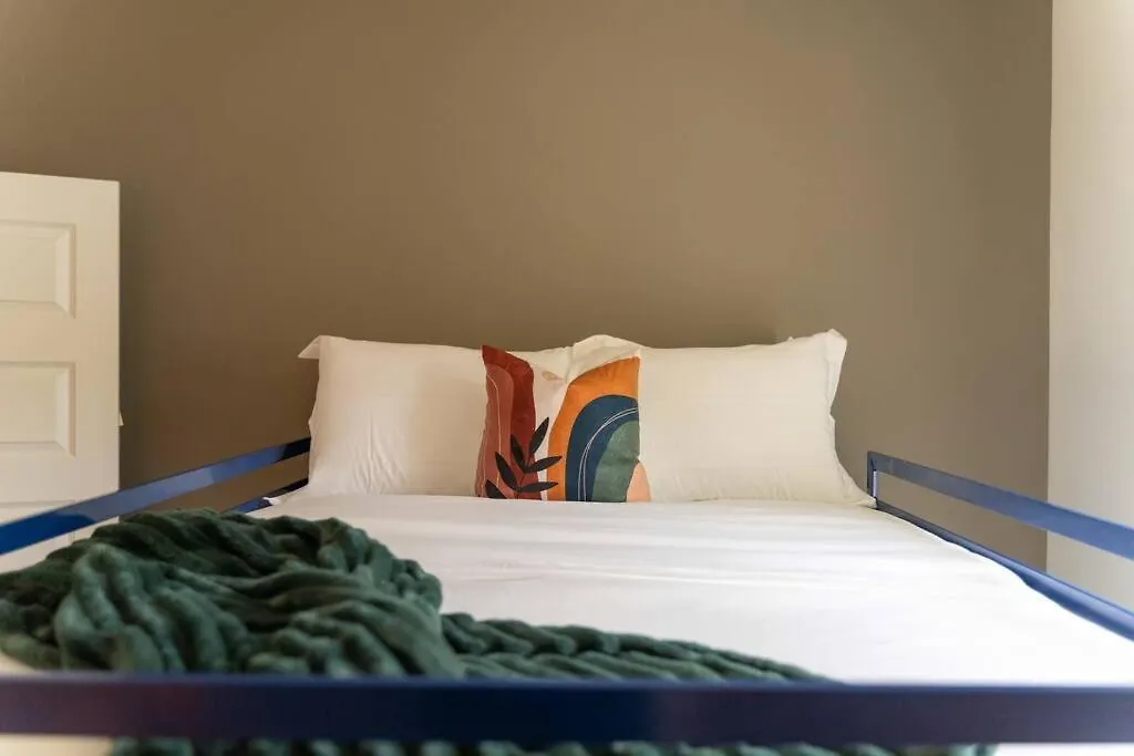 Holiday home Perfectly Located-Walk To Bars- Close To Broadway Nashville