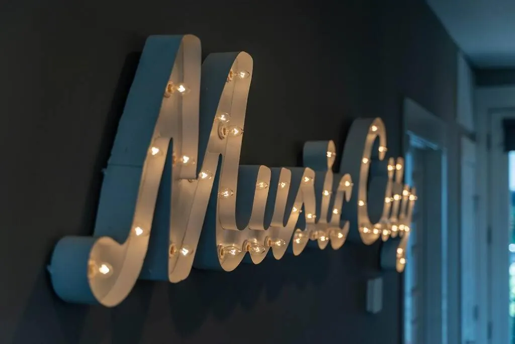 Perfectly Located-Walk To Bars- Close To Broadway Nashville
