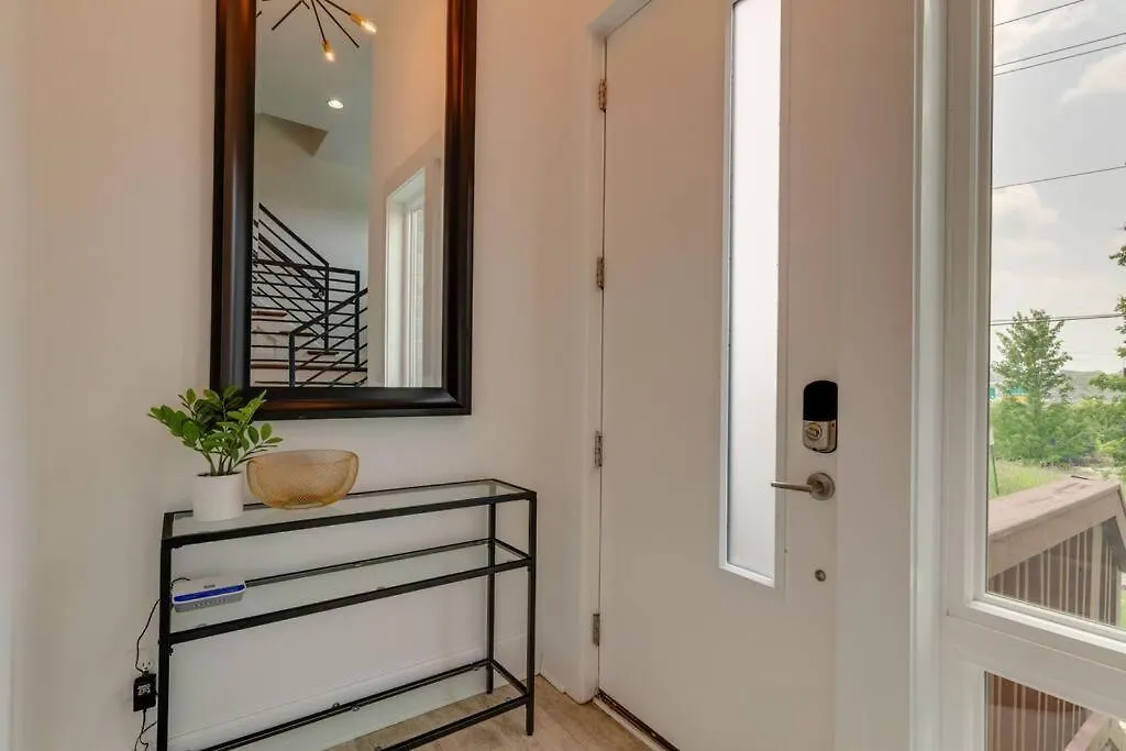 Perfectly Located-Walk To Bars- Close To Broadway Nashville Holiday home