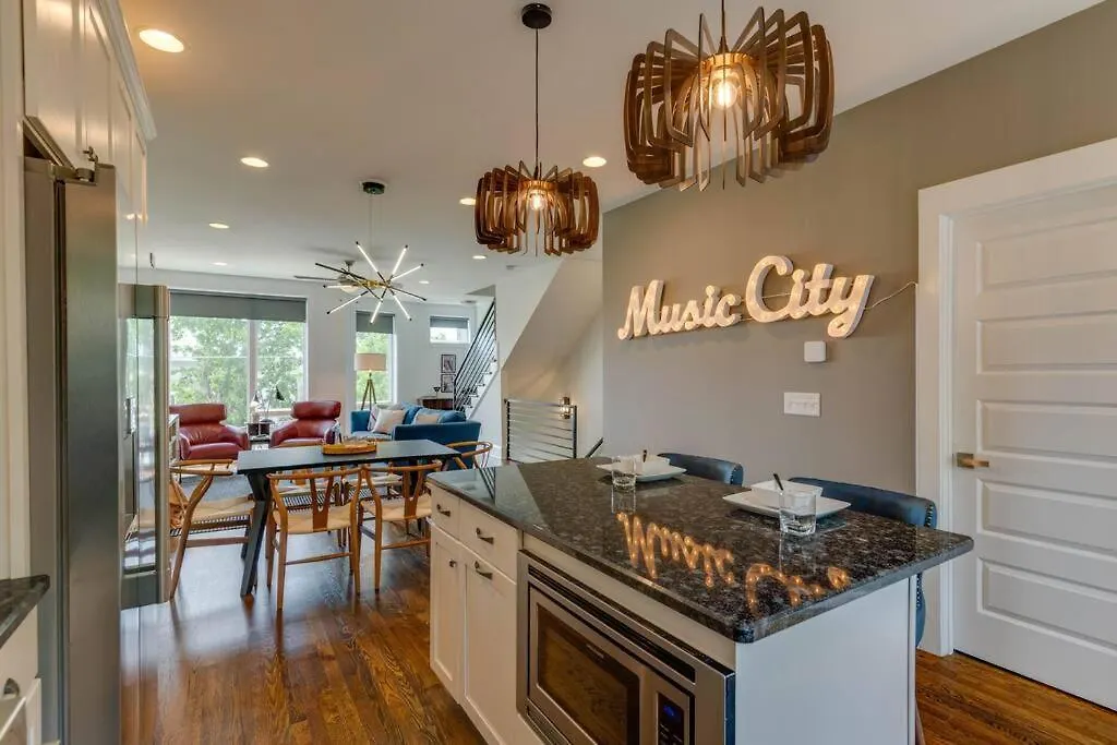 Holiday home Perfectly Located-Walk To Bars- Close To Broadway Nashville